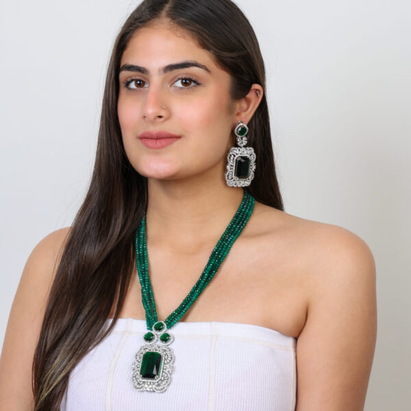 Dark Gleam Pendant Set